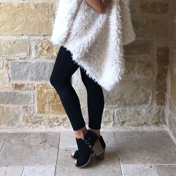 1 LEFT Open Toe Black Wedge Perforated Bootie 8.5 - Picture 5 of 8